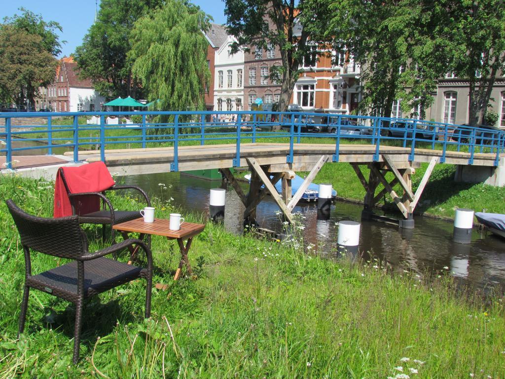 Apartments im Froschhaus mit Frühstücksküchen Friedrichstadt Exterior foto