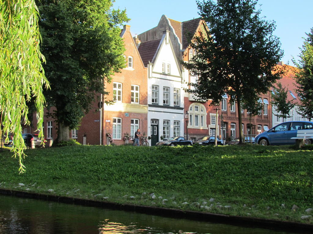 Apartments im Froschhaus mit Frühstücksküchen Friedrichstadt Exterior foto